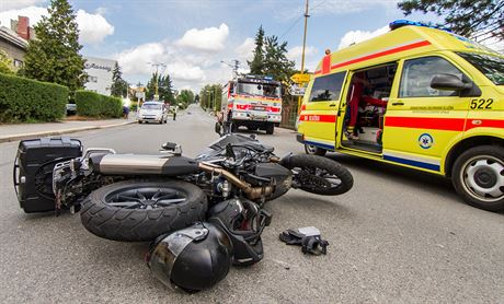Nehoda motocyklu s automobilem se stala na Dukelské ulici v Bílovci na...