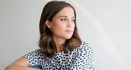 Alicia Vikander wallpaper