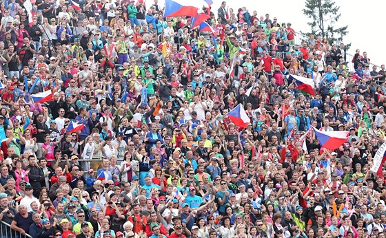 Diváci vytvořili na mistrovství světa horských kol v Novém Městě na Moravě...