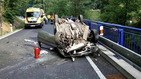 V Pilském údolí u Boskovic havarovalo osobní auto. (2. ervence 2016)