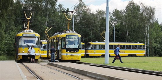 Konená zastávka tramvají v Plzni na Koutce.