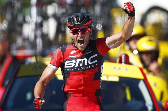 Belgický cyklista Greg van Avermaet slaví své vítzství v páté etap Tour de...