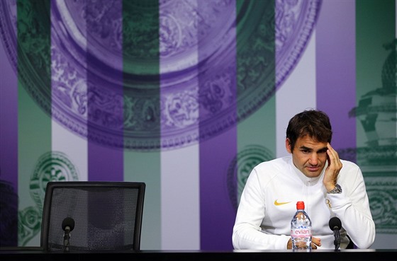 Roger Federer na tiskové konferenci po semifinále Wimbledonu