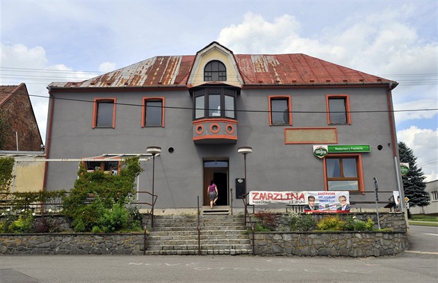 Slavná veselská hospoda U Prezidenta u� p�l roku nefunguje, lidé si tu mohou...