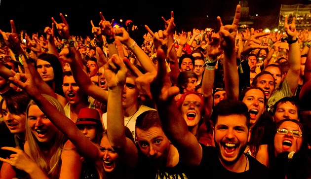 Fanouci kapely The Offspring (Rock for People, Hradec Králové 4. ervence 2016)