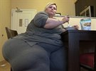 Morbidn obézní Amerianka vydlává na svých bocích