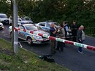 Policist na mst stelby na praskm Zlin.