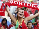 Portugalská fanynka ped semifinálovým bojem proti Walesu.