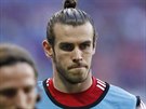 HVZDA WALESU. Gareth Bale se rozcviuje ped semifinále s Portugalskem.