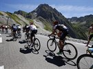 Cyklisté plhají na pyrenejský vrchol Tourmalet bhem osmé etapy závodu Tour de...