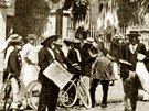 Cíl první etapy závodu v roce 1903