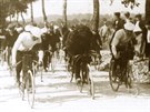 První kilometry závodu v roce 1903