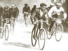 Kulatá ídítka, kníry a placaté epice, taková byla premiérová Tour de France.