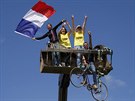 KONEN ZAALA TOUR. Fanouci s francouzskou vlajkou bhem první etapy.