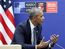 Americký prezident Barack Obama bhem schzky se svým polským protjkem...