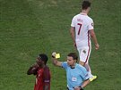 Portugalský záloník William Carvalho (vlevo) ví, e si semifinále mistrovství...