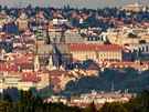 Zajímavý výhled z majáku na Praský hrad s katedrálou sv. Víta, za ní mohutný...