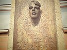 Pomn�k Jana Zaj�ce na budov� b�val� St�edn� pr�myslov� �koly �elezni�n� v...