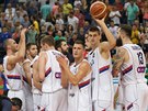 Srbtí basketbalisté se radují z výhry nad eskem.