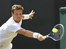 Tenista Tomá Berdych bojuje ve druhém kole Wimbledonu proti Nmci Benjaminu...