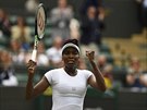 NEJSTARÍ NA WIMBLEDONU. Venus Williamsová v 36 letech postoupila do semifinále...