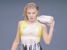 Zpvaka Fergie ve svém klipu M.I.L.F.$ (2017)