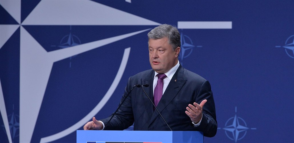 Ukrajinský prezident Petro Poro�enko na summitu NATO ve Var�av�