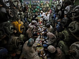 BATA MEZI MOTORY. Ramadánová veee iftar v díln indického muslima Anvára...
