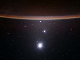 M�síc, Venu�e a Jupiter z ISS (foceno 24mm objektivem)