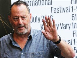 Jean Reno dorazil do Var jen na skok (4. ervence 2016).