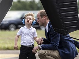 Princ George a princ William na letiti RAF Fairford (8. ervence 2016)