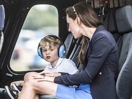Vévodkyn Kate a princ George na letiti RAF Fairford (8. ervence 2016)