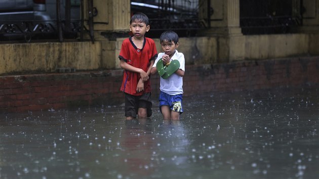 Tajfun Nepartak se prohnal nejprve pes Filipny, kde zatopil pedmst hlavnho msta Manily. (8. 7. 2016)