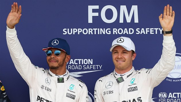 Lewis Hamilton a Nico Rosberg po kvalifikaci na Velkou cenu Britnie.