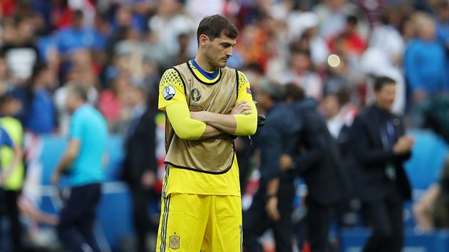 POSMUTNĚLÝ BRANKÁŘ. Iker Casillas prožil Euro jako náhradník a jeho vztah s trenérem del Bosquem se pokazil.
