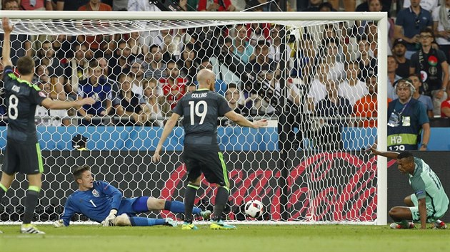 Portugalec Nani teoval Ronaldovu stelu a zvil na 2:0. Velan sice reklamovali ofsajd, ale sud nechal hru plynout dle opakovanch zbr sprvn.