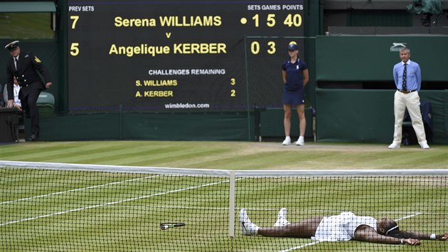 ROZHODNUTO. Amerianka Serena Williamsov vyhrla posedm v karie Wimbledon.