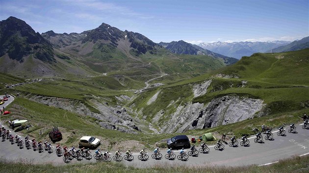 Momentka z osm etapy Tour de France, kterou ovldl Chris Froome.