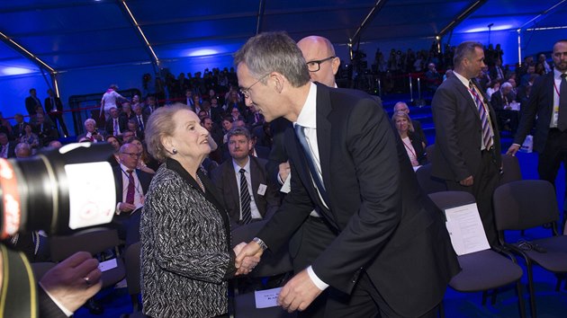 Bývalá americká ministryn zahranií Madeleine Albrightová na summitu NATO ve...