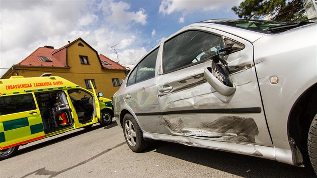 Řidiči automobilu se při nehodě nic nestalo. (3. července 2016)