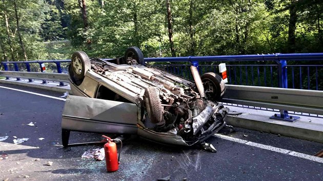 V Pilskm dol u Boskovic havarovalo osobn auto. (2. ervence 2016)