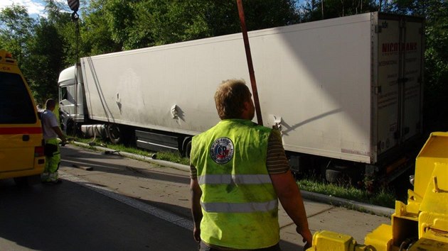 Na Praskm okruhu smrem na D1 havaroval kamion (8.7.2016).