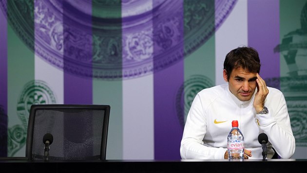 Roger Federer na tiskov konferenci po semifinle Wimbledonu