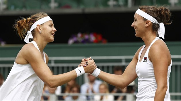 Lucie afov gratuluje Jaroslav vedovov k postupu do tvrtfinle Wimbledonu.