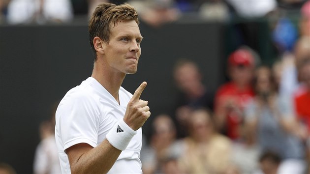 Tom Berdych se raduje z vtzstv ve velk bitv krajan v osmifinle proti Jimu Veselmu.