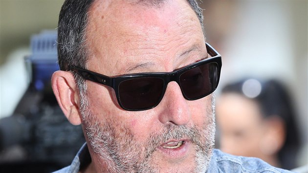 Jean Reno dorazil do Var jen na skok (4. ervence 2016).