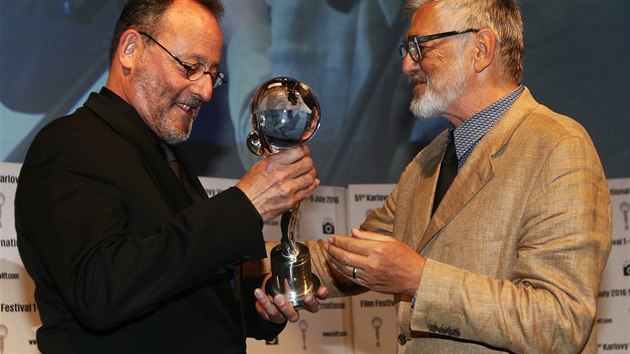 Jean Reno pevzal Cenu prezidenta festivalu (4. ervence 2016).