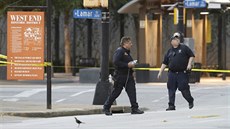Vyšetřovatelé prohledávají centrum Dallasu (8. července 2016)