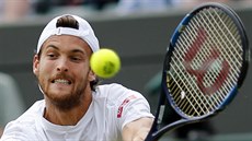 Joao Sousa ve wimbledonském utkání proti Ji�ímu Veselému