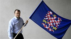 Modrou verzi moravské vlajky obcím zdarma rozesílá brnnská firma Alerion (na...